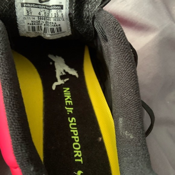 Nike Jr. Support Sneakers *NEVER WORN* - Picture 2 of 3